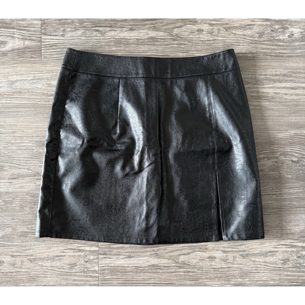 Lioness Women's L Black Solid Faux Leather Zip Zipper Accent Mini Skirt